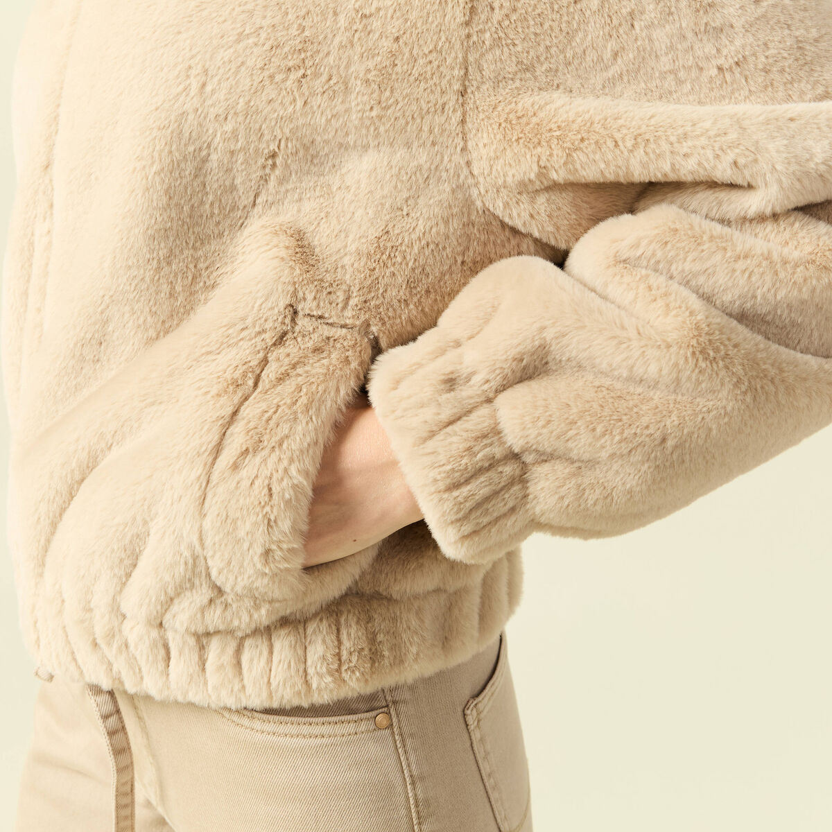 Veste droite courte col montant beige femme
