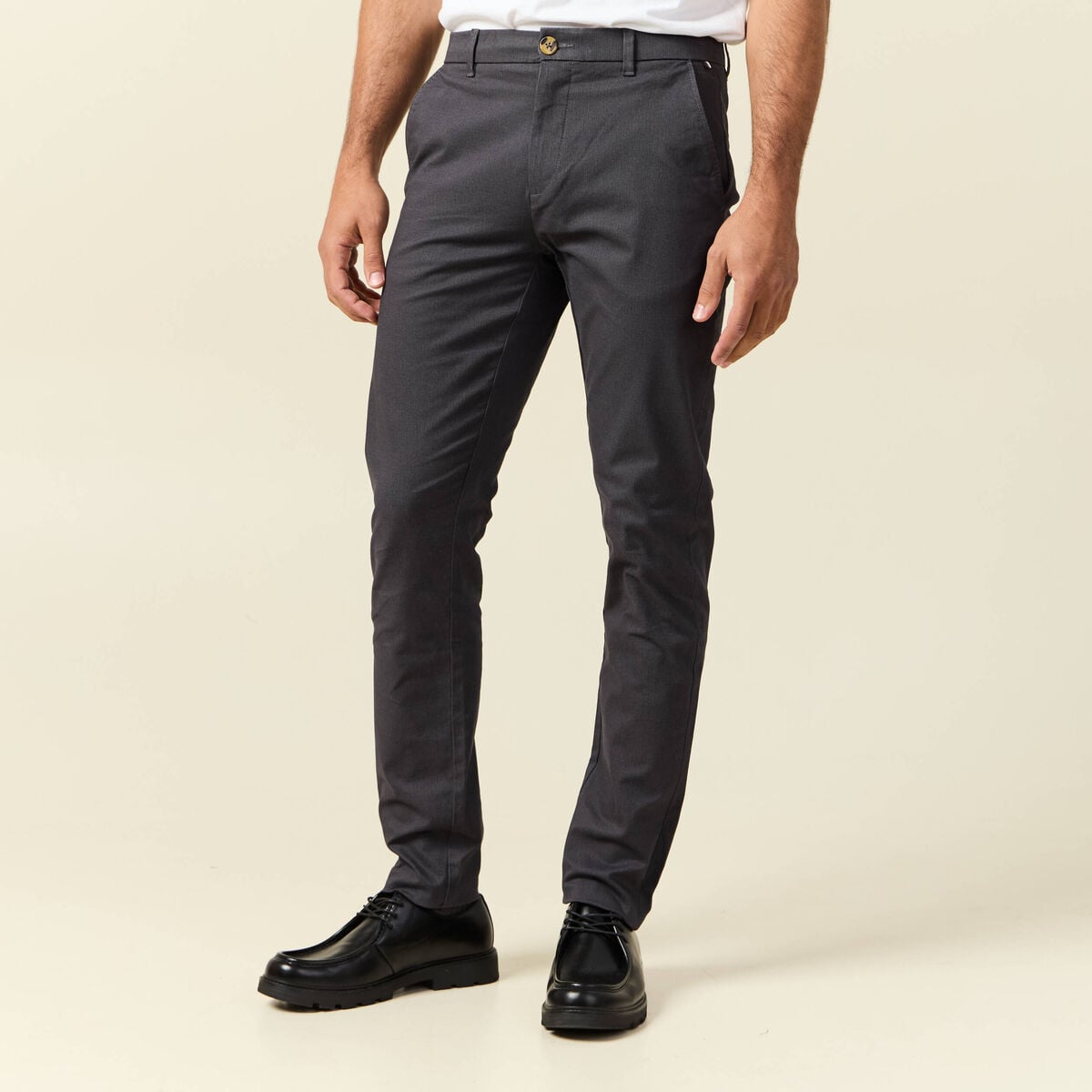 Pantalon chino slim gris fonc&eacute; homme