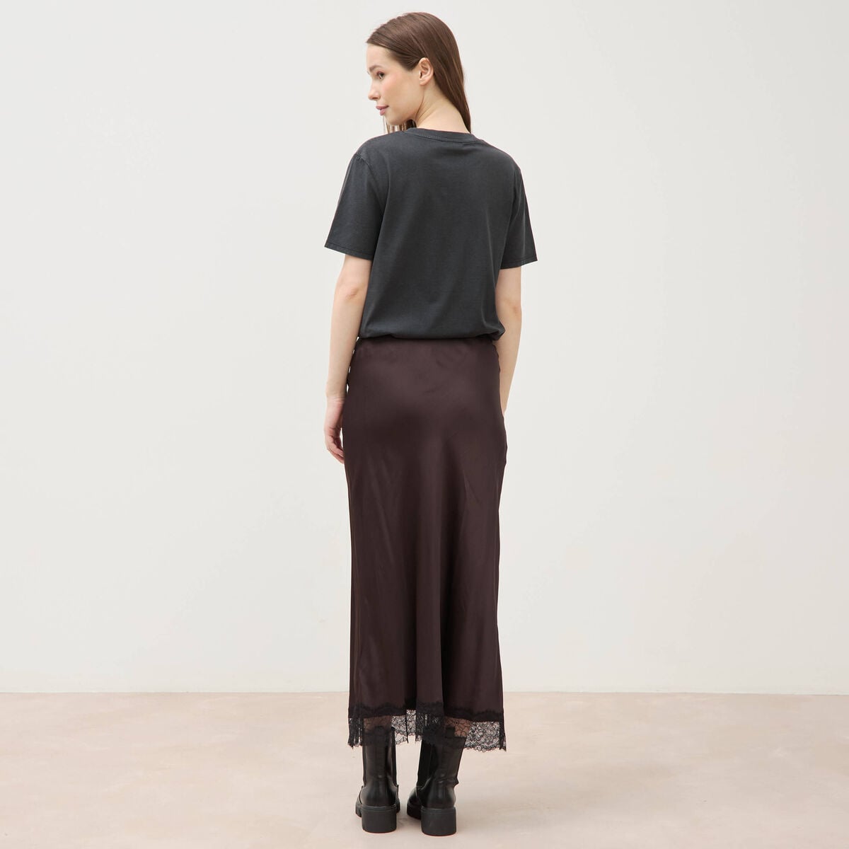 Jupe droite longue satin&eacute;e marron fonc&eacute; femme