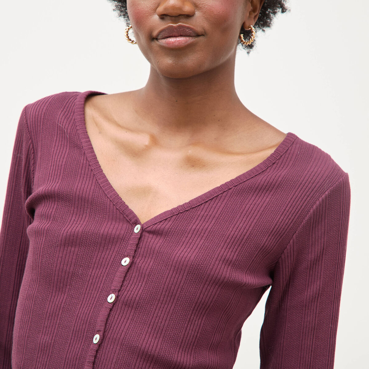 T-shirt col v manches longues ajust&eacute; prune femme