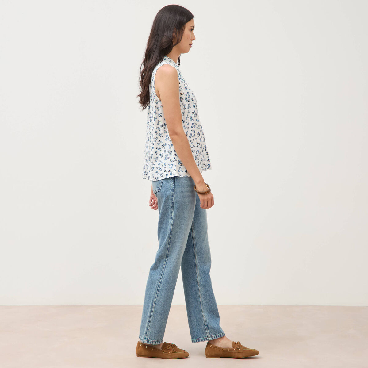 Top sans manches col v fluide ecru femme