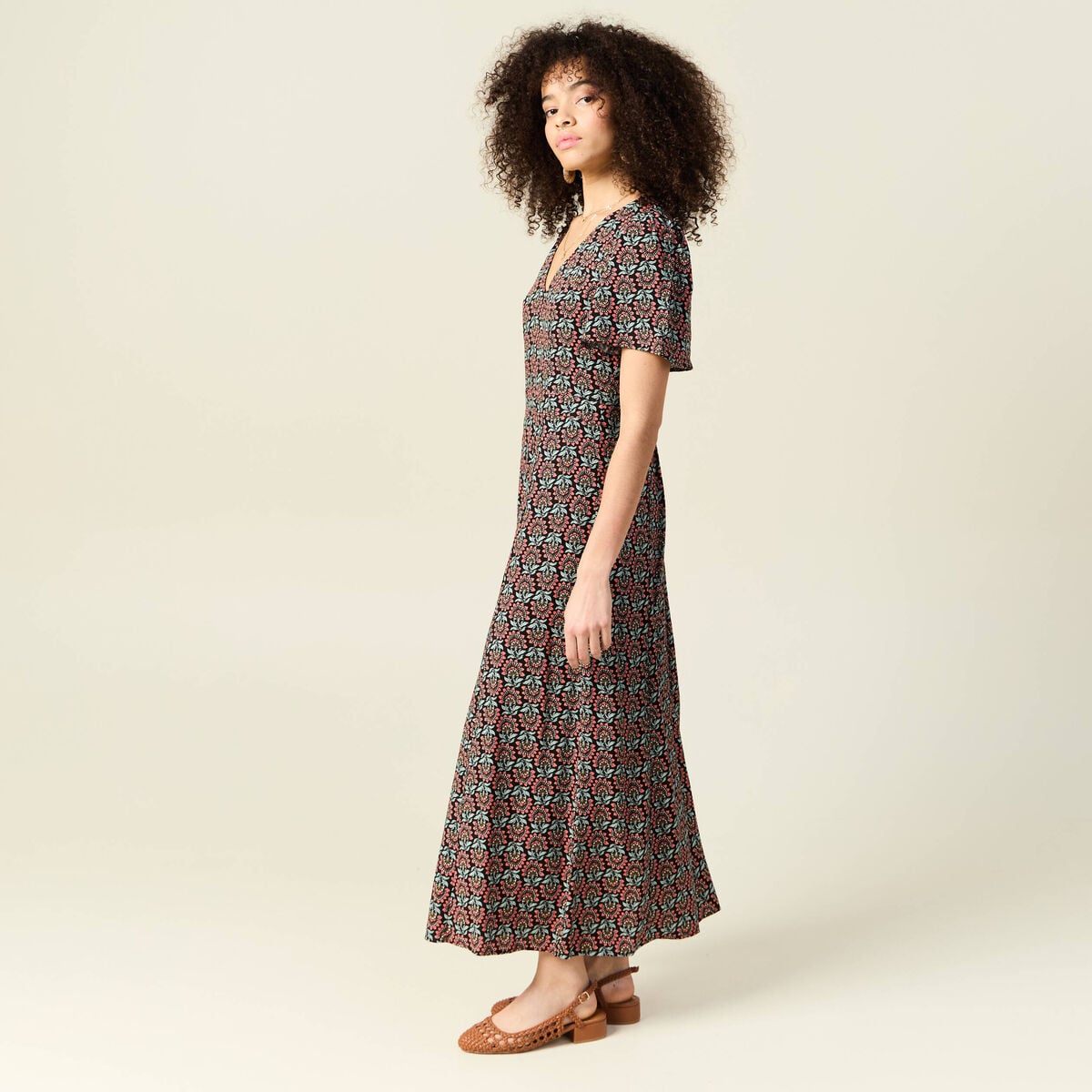 Robe longue droite col v manches courtes noir femme