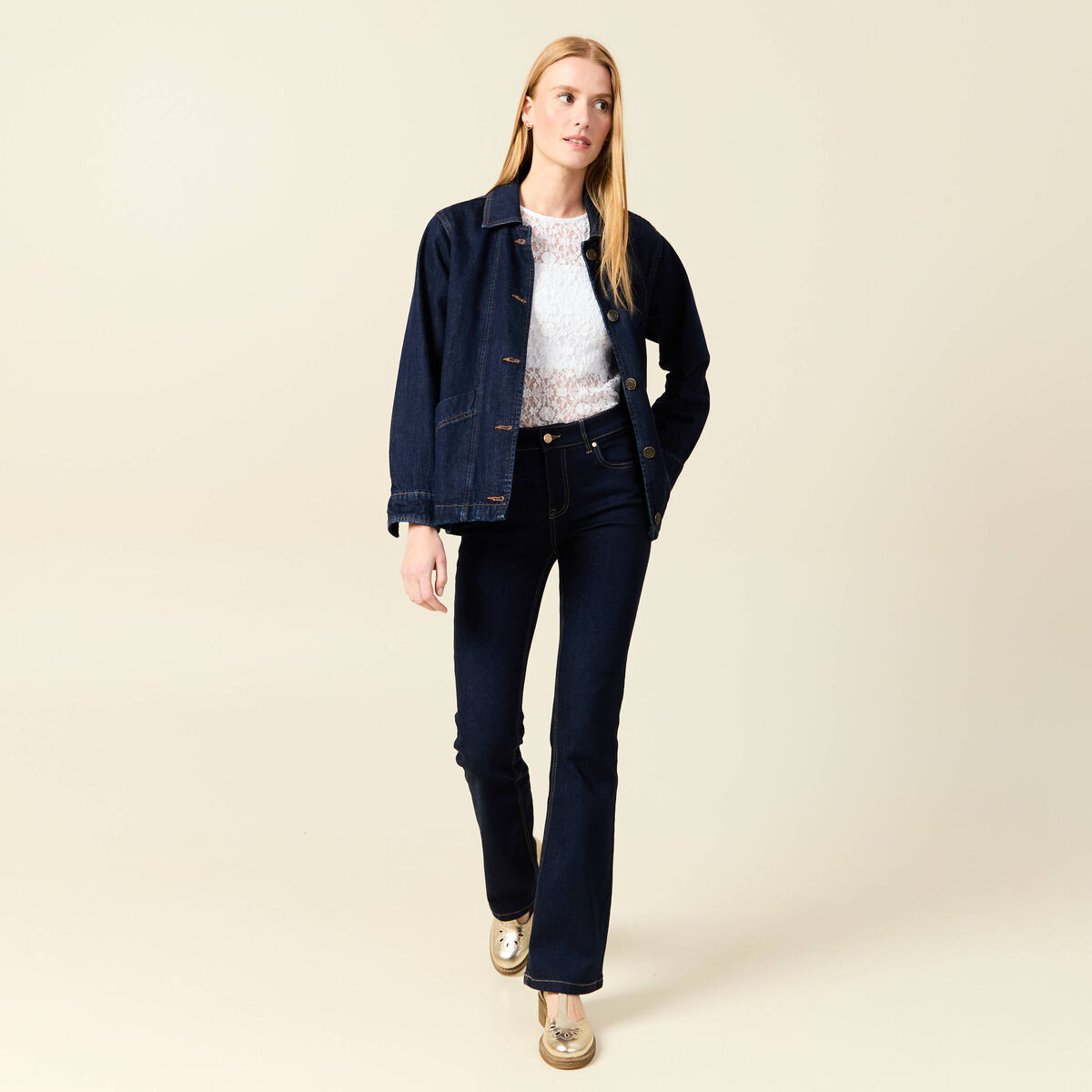 T-shirt cintr&eacute; col rond dentelle blanc femme