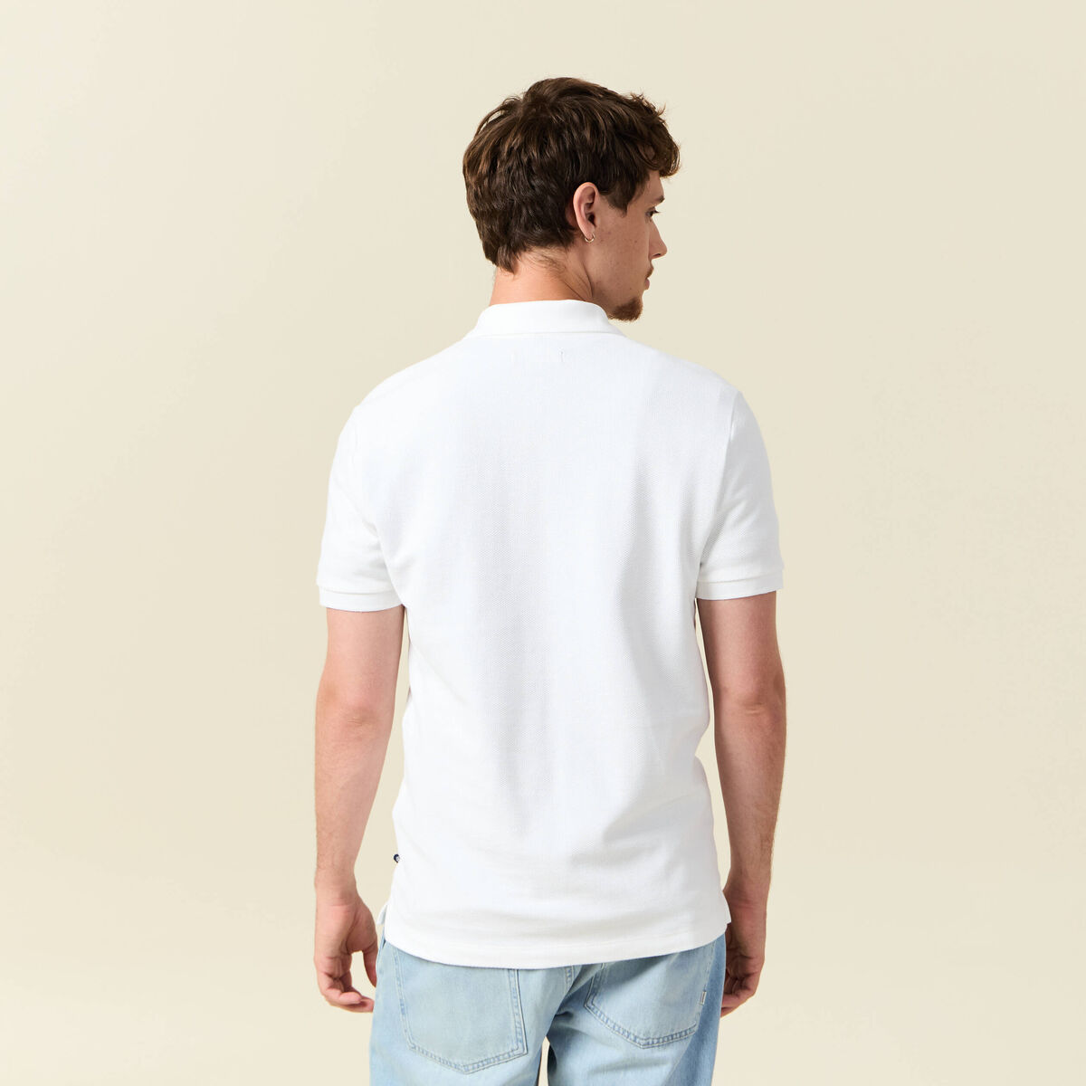 Polo cintr&eacute; manches courtes en coton blanc homme