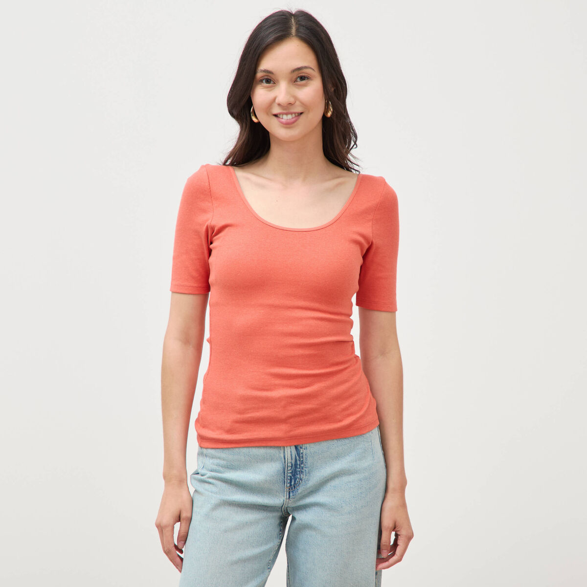 T-shirt ajust&eacute; avec brassi&egrave;re int&eacute;gr&eacute;e rouge fonc&eacute; femme