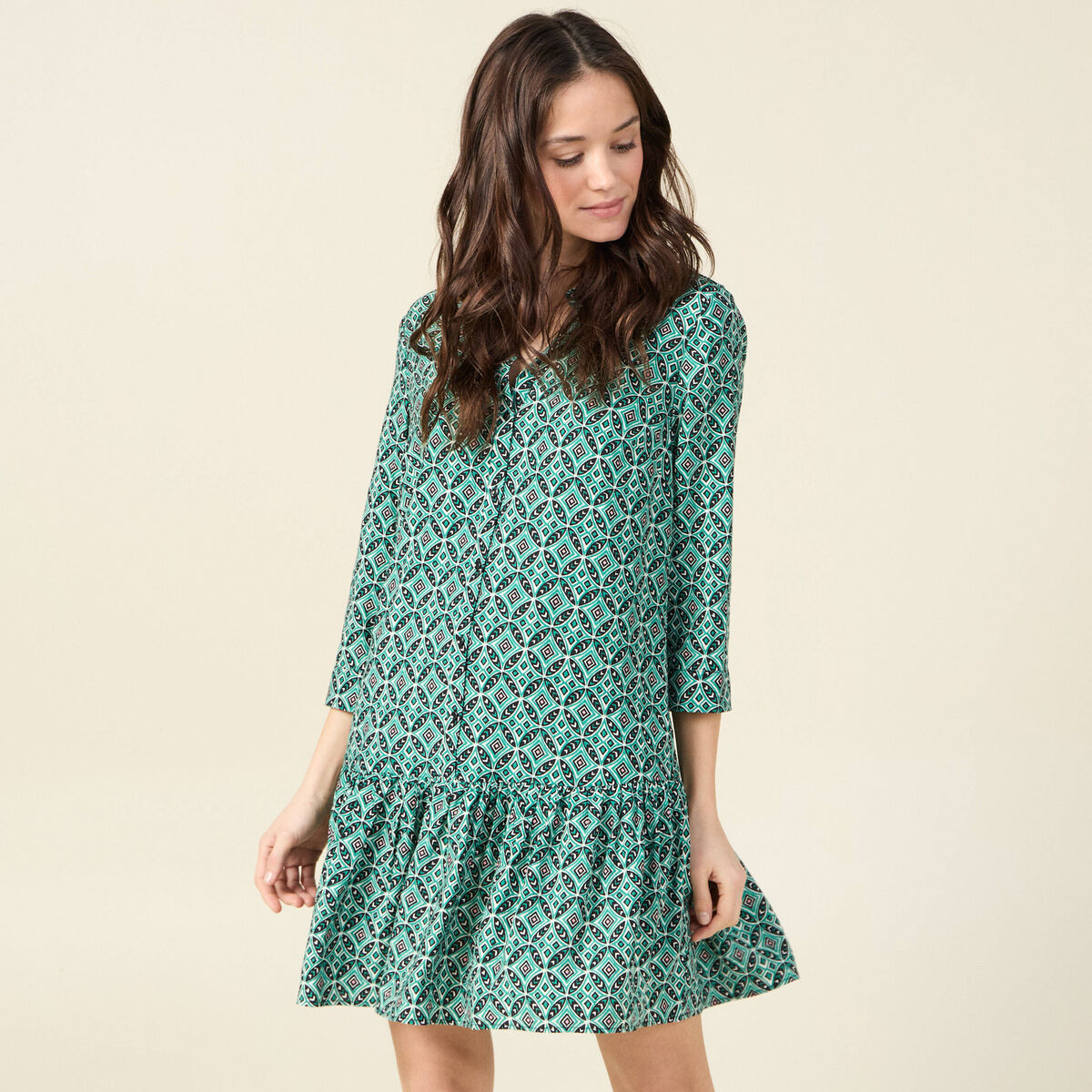 Robe courte &eacute;vas&eacute;e manches longues vert femme
