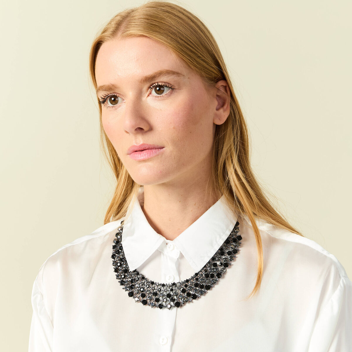 Collier avec strass noir femme