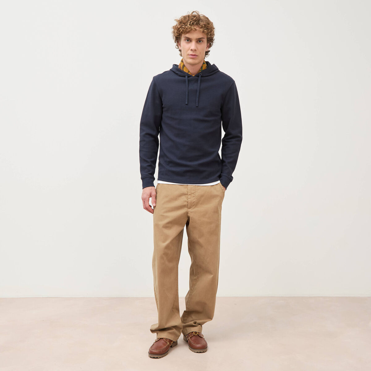 T-shirt &agrave; capuche bleu marine homme