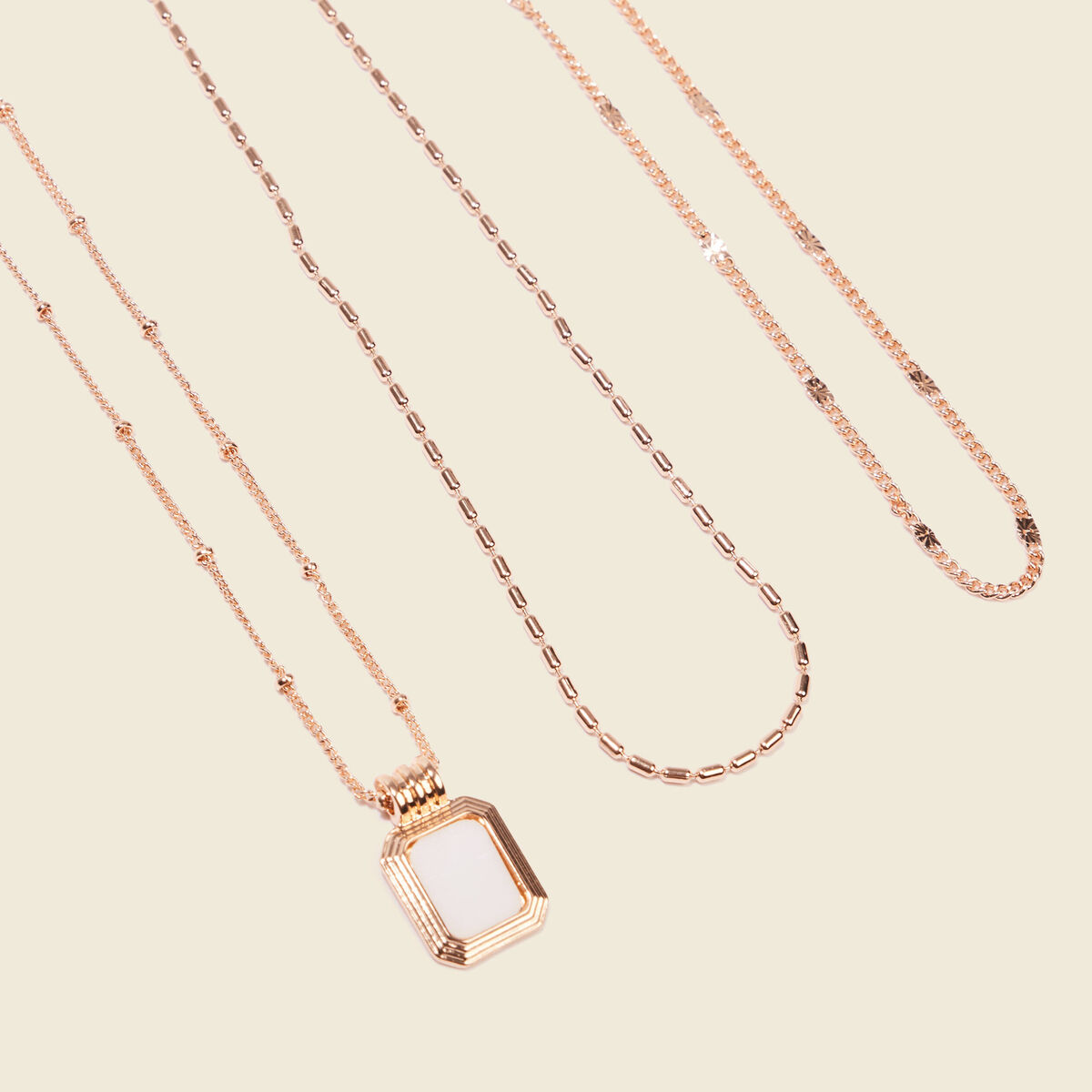 Lot 3 colliers avec chaînes couleur or femme