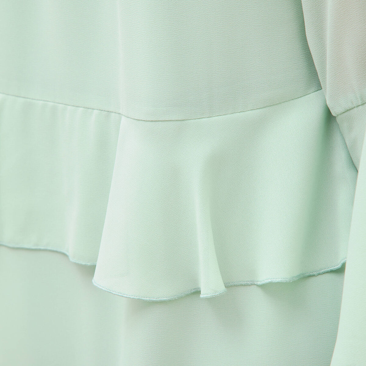 Robe courte &eacute;vas&eacute;e manches longues vert pastel femme