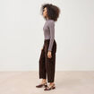 Pantalon taille haute velours resserr&eacute; marron femme