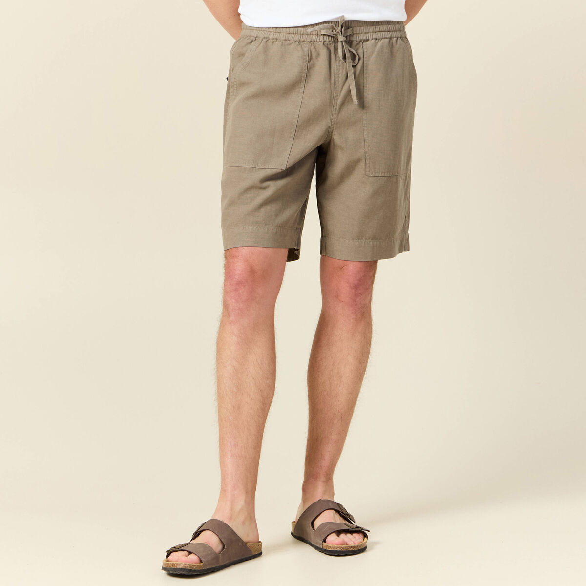 Short droit à coulisse vert kaki homme