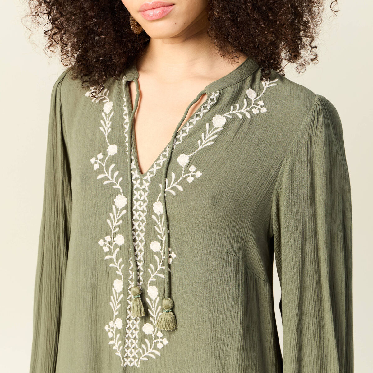 Robe &eacute;vas&eacute;e broderie vert kaki femme