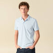 Polo cintr&eacute; en coton manches courtes bleu clair homme