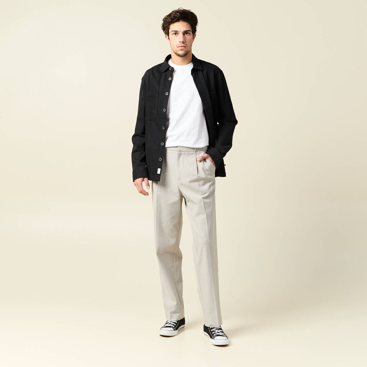 Pantalon chino large à pinces beige homme
