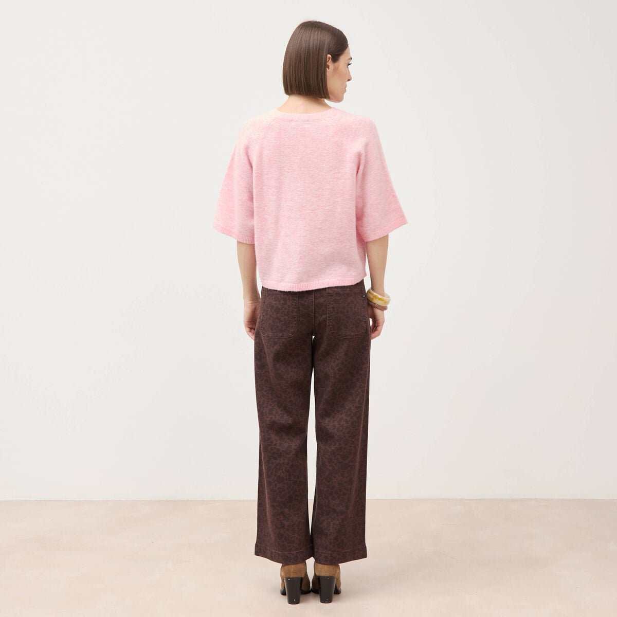 Pull droit col rond manches courtes rose clair femme