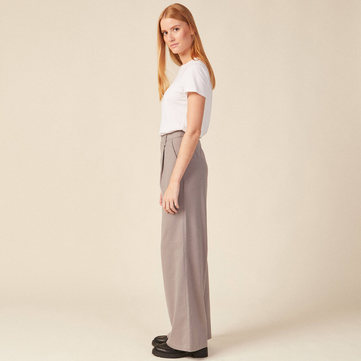 Pantalon large avec pinces gris femme