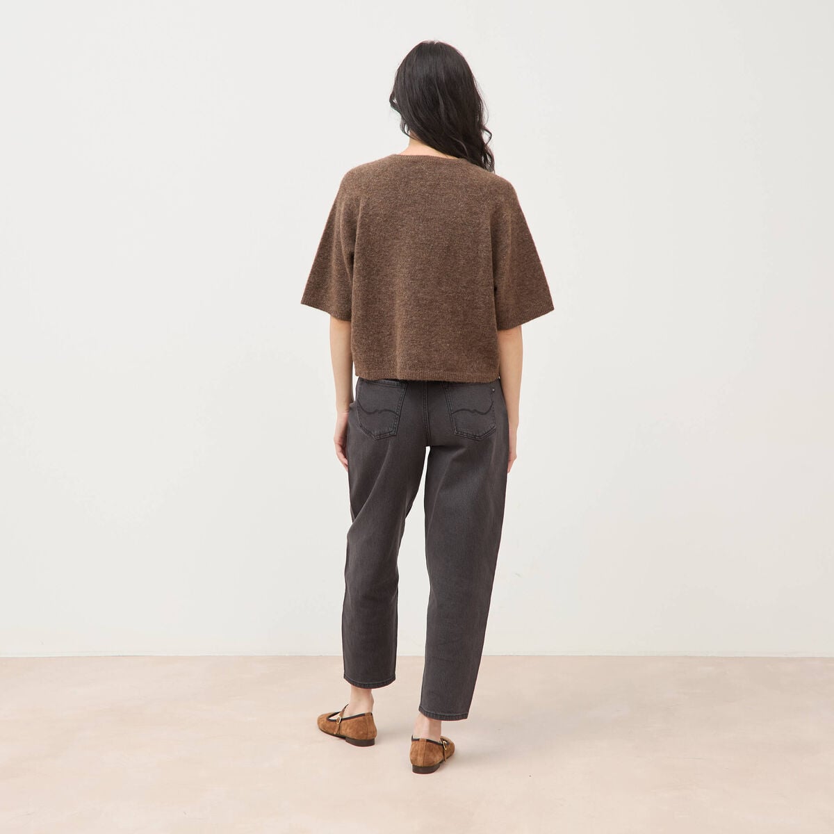 Pull droit col rond manches courtes marron femme