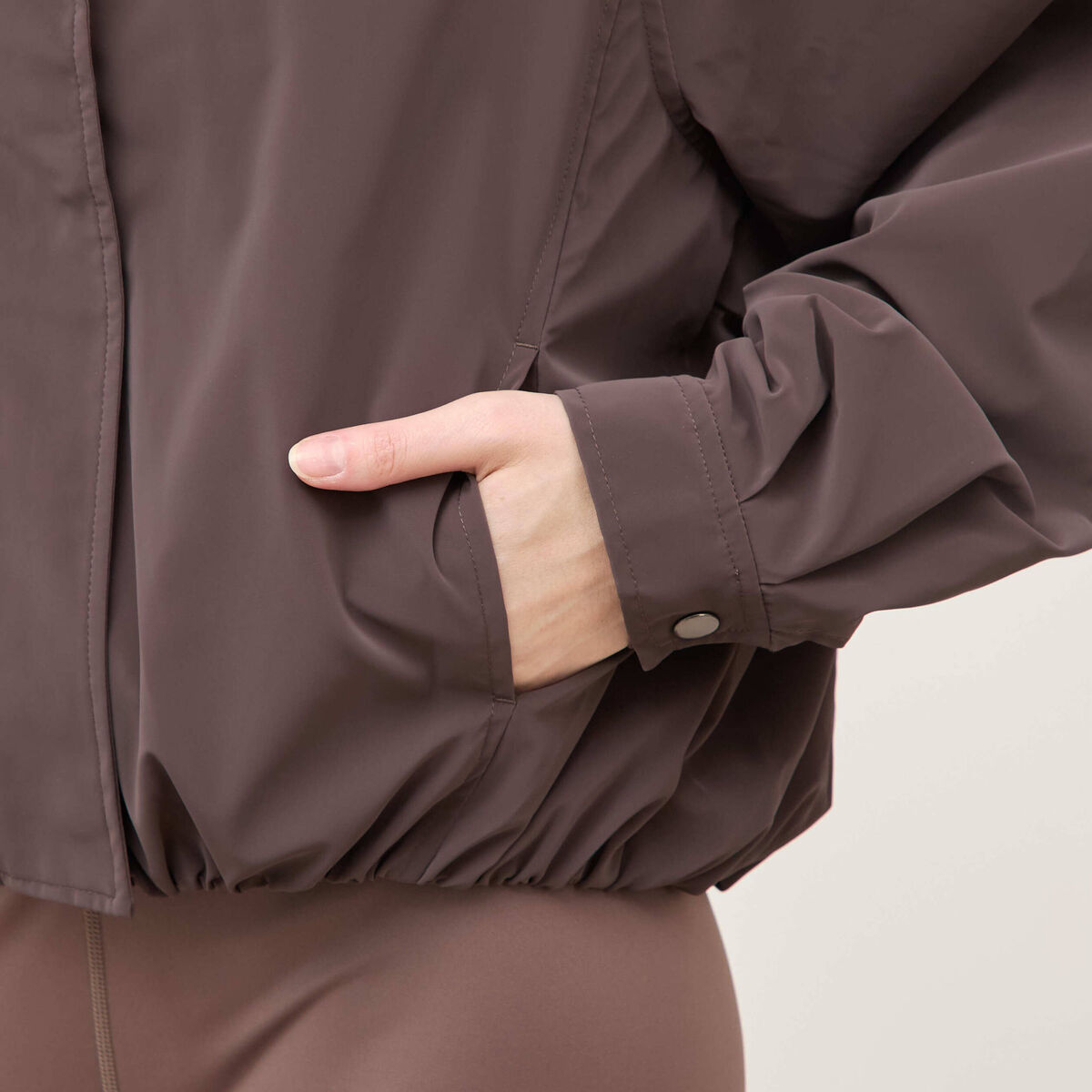 Blouson oversize court &agrave; capuche marron femme