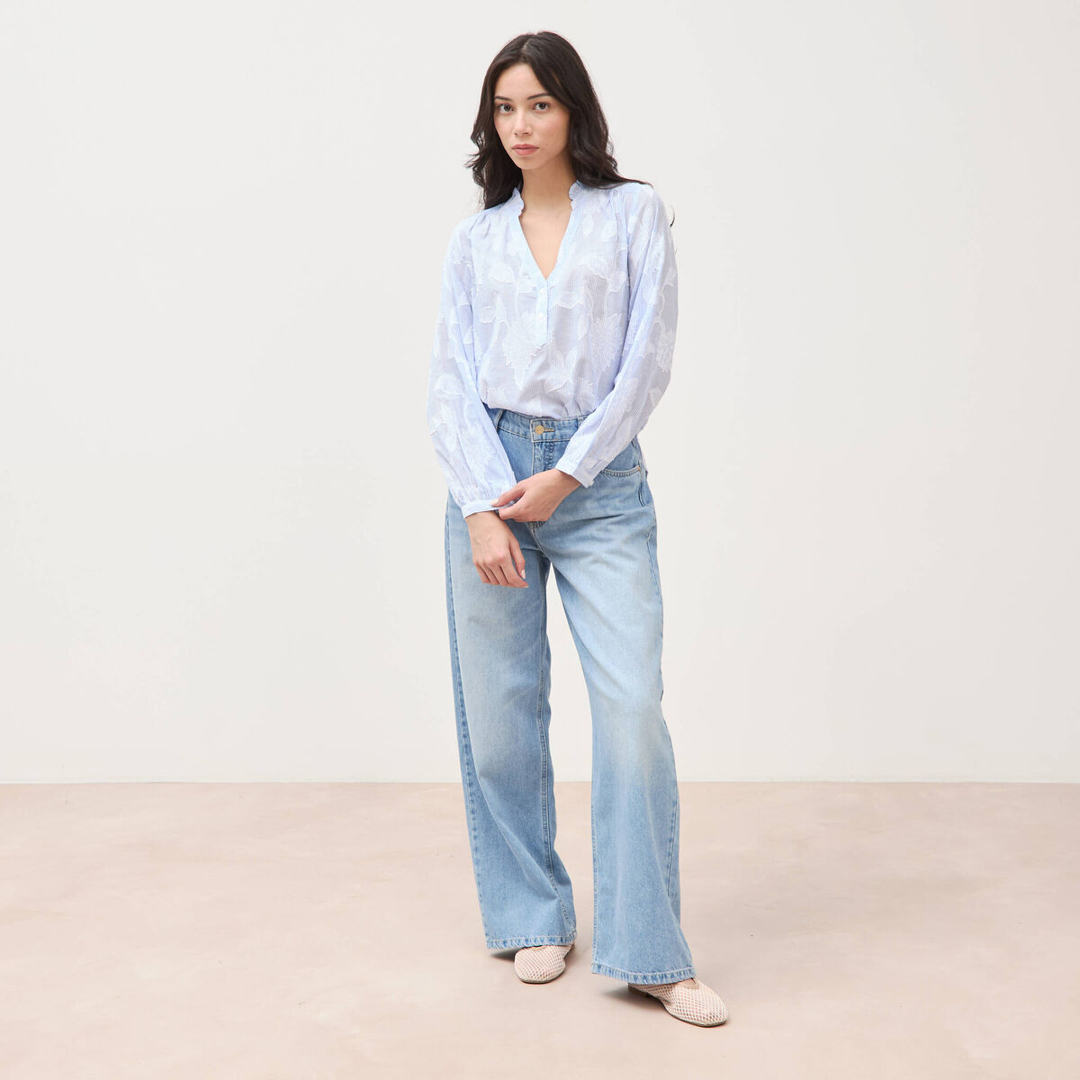 Chemise en coton col V manches longues bleu gris femme