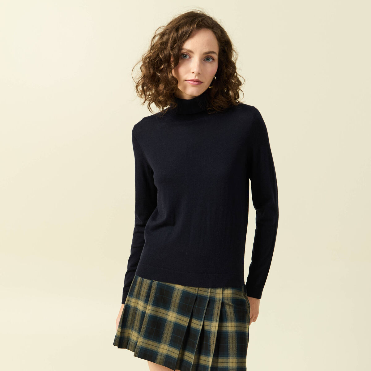 Pull fin col roul&eacute; manches longues bleu marine femme