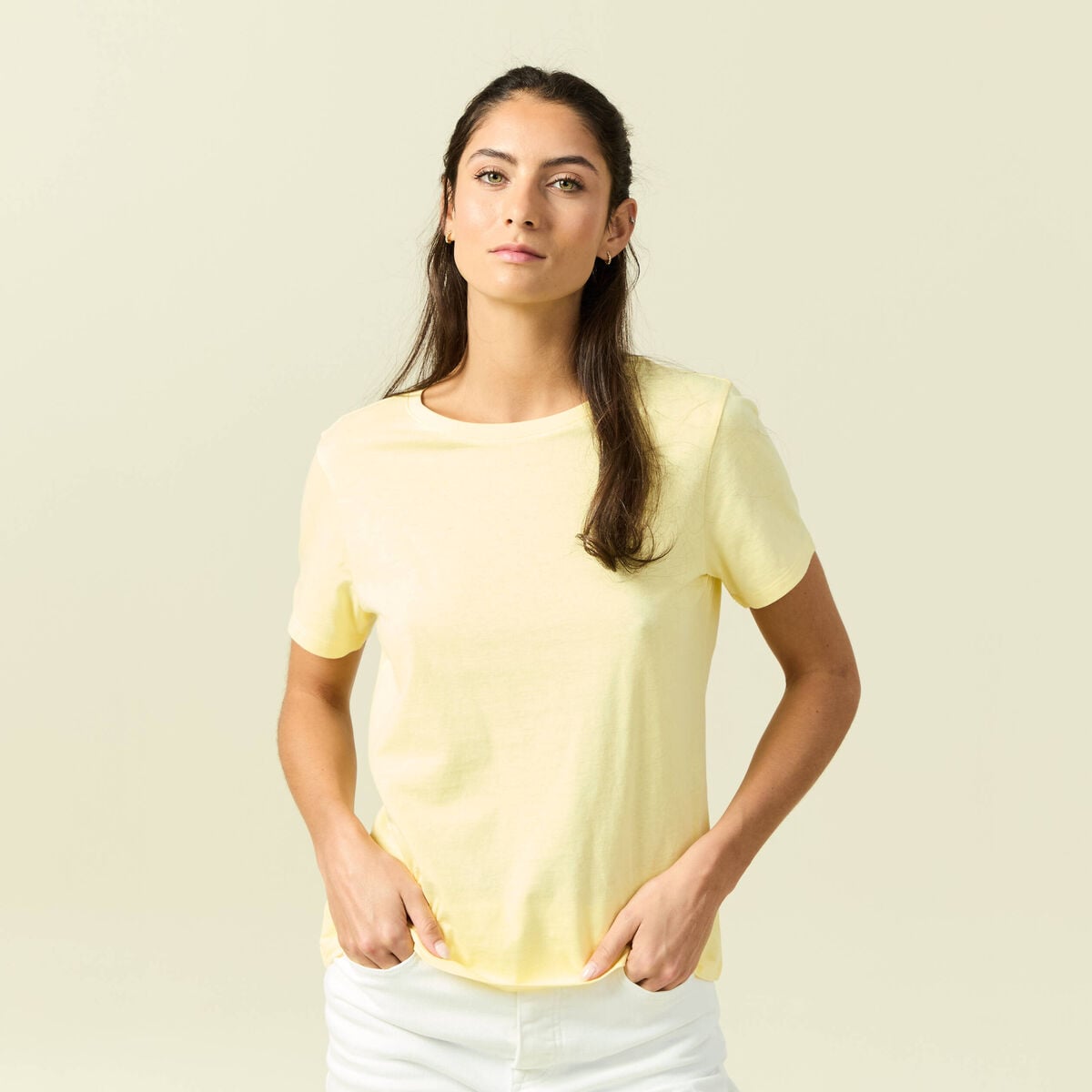 T-shirt cintr&eacute; col rond manches courtes jaune pastel femme