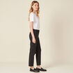 Jeans cargo 7/8ème enduit denim noir enduit femme