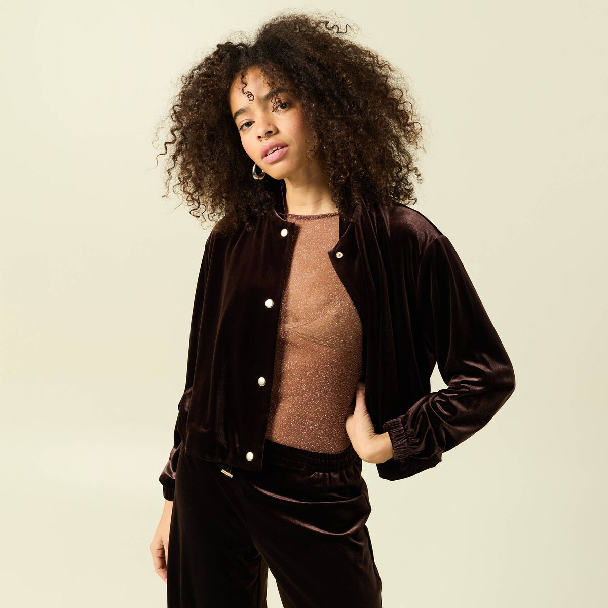 Gilet court droit en velours doubl&eacute; marron fonc&eacute; femme