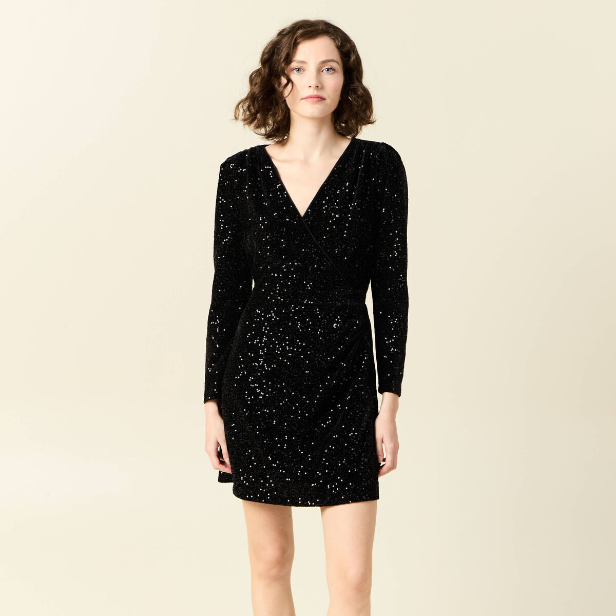 Robe cintrée sequins noir femme