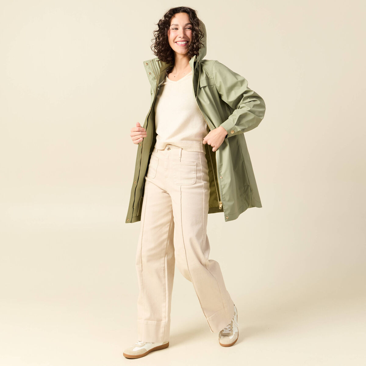 Parka longue droite d&eacute;perlante &agrave; capuche vert kaki femme