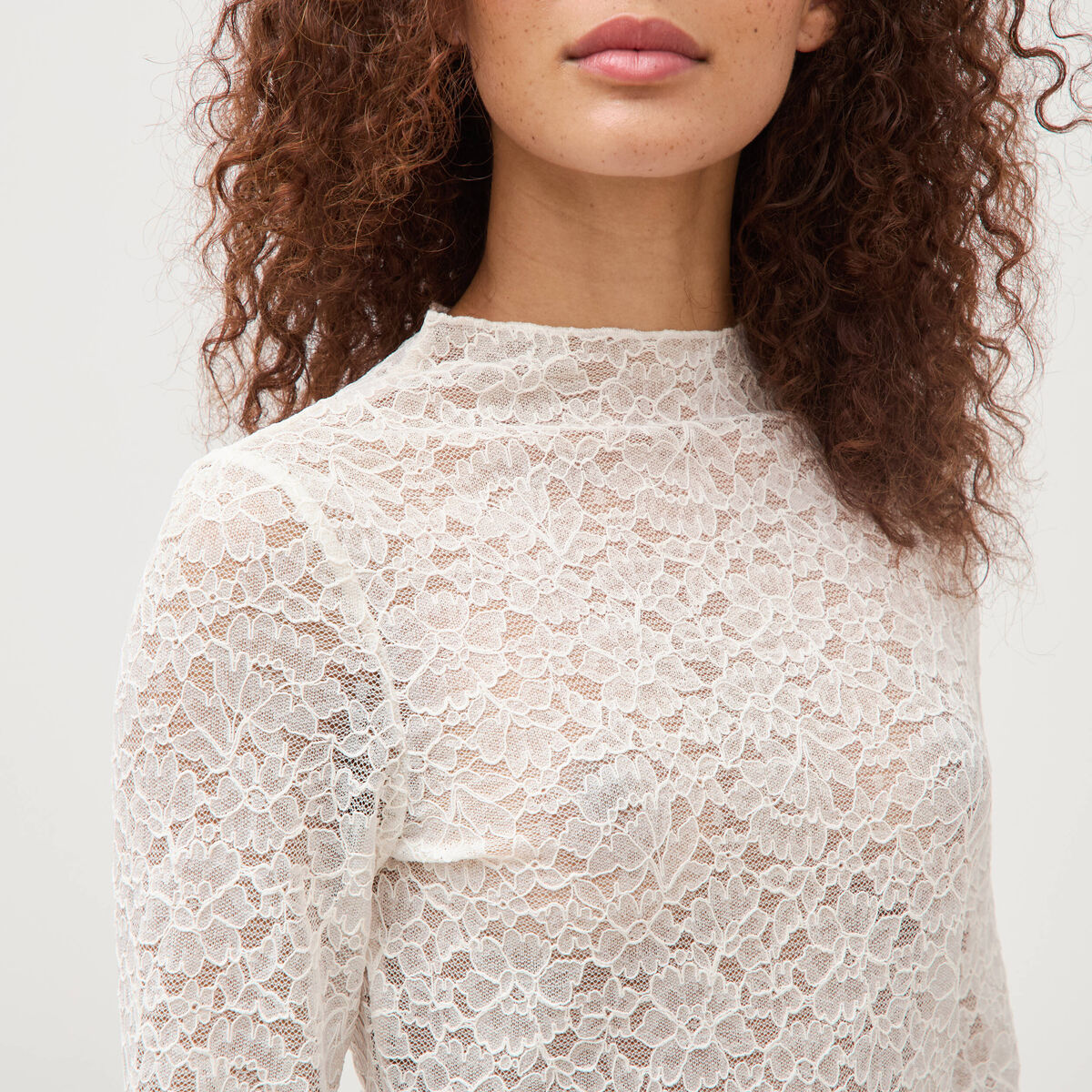 T-shirt ajust&eacute; dentelle manches longues ecru femme