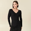 T-shirt cintr&eacute; col v dentelle noir femme