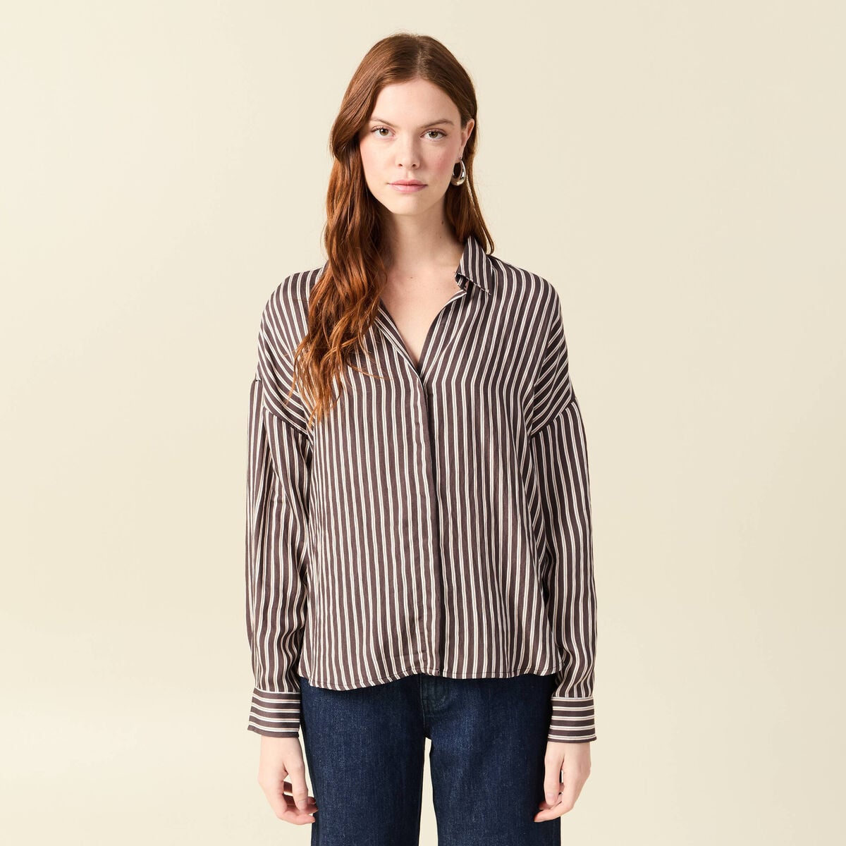 Chemise boyfriend courte manches longues marron fonc&eacute; femme