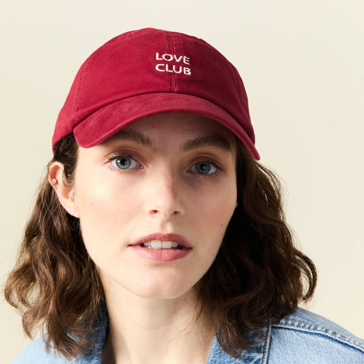 Casquette brod&eacute;e prune femme