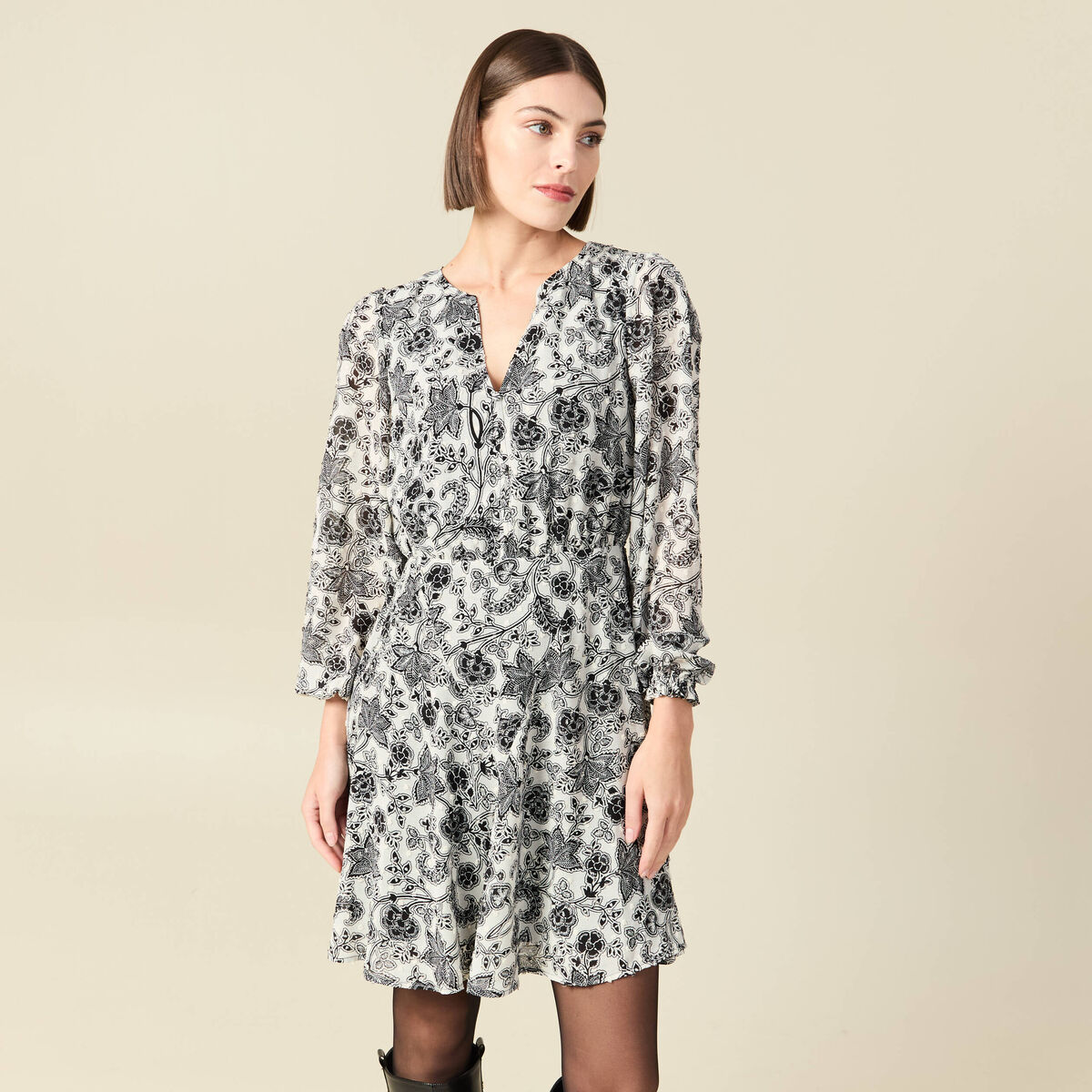 Robe fluide col v manches longues blanc femme