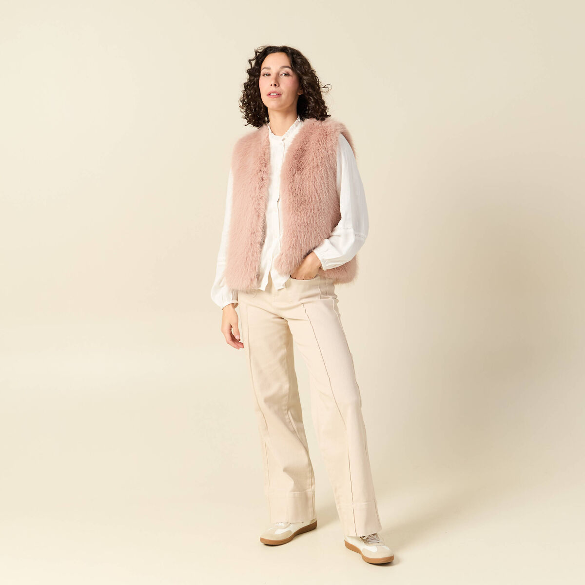 Blouse droite courte d&eacute;tail dentelle creme femme