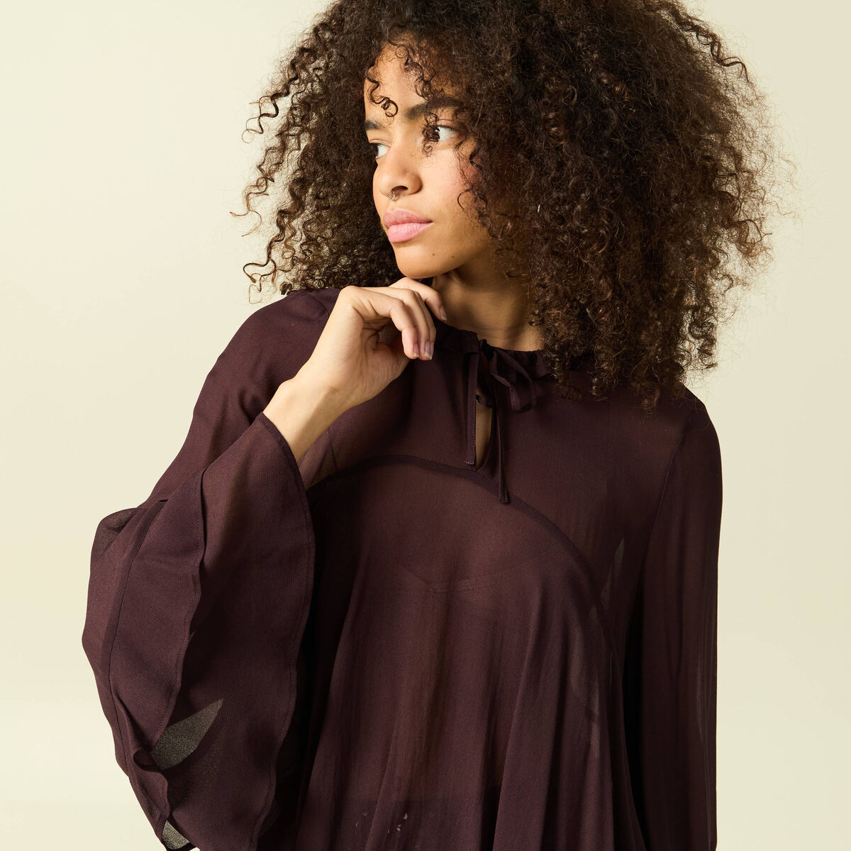 Blouse manches longues col ras de cou marron fonc&eacute; femme