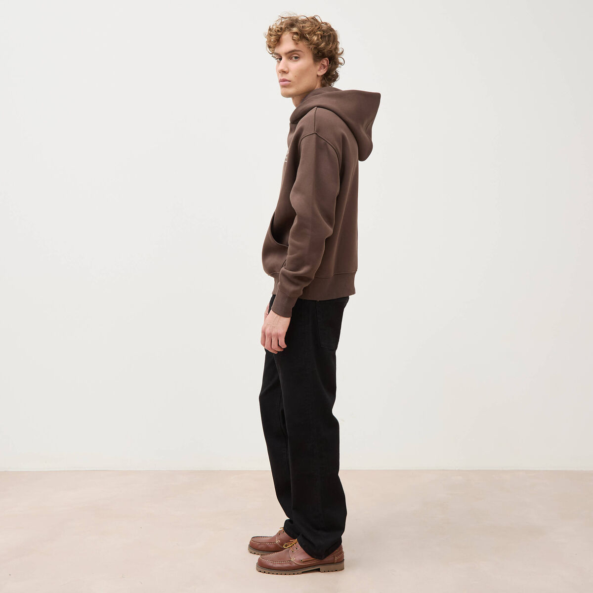 Sweat ample &agrave; capuche manches longues marron fonc&eacute; homme