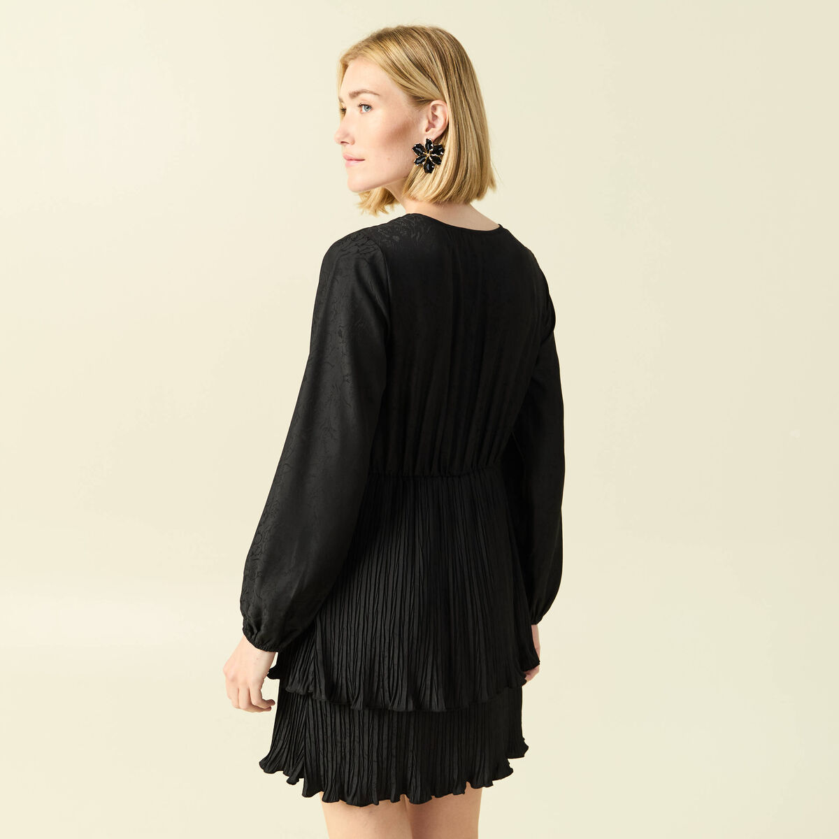 Robe patineuse courte manches longues noir femme