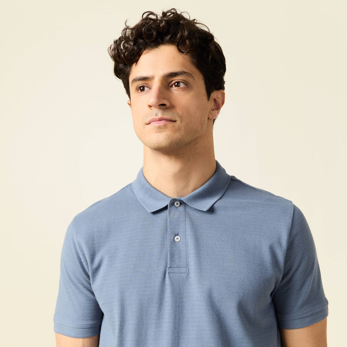 Polo cintr&eacute; en coton manches courtes bleu fonc&eacute; homme