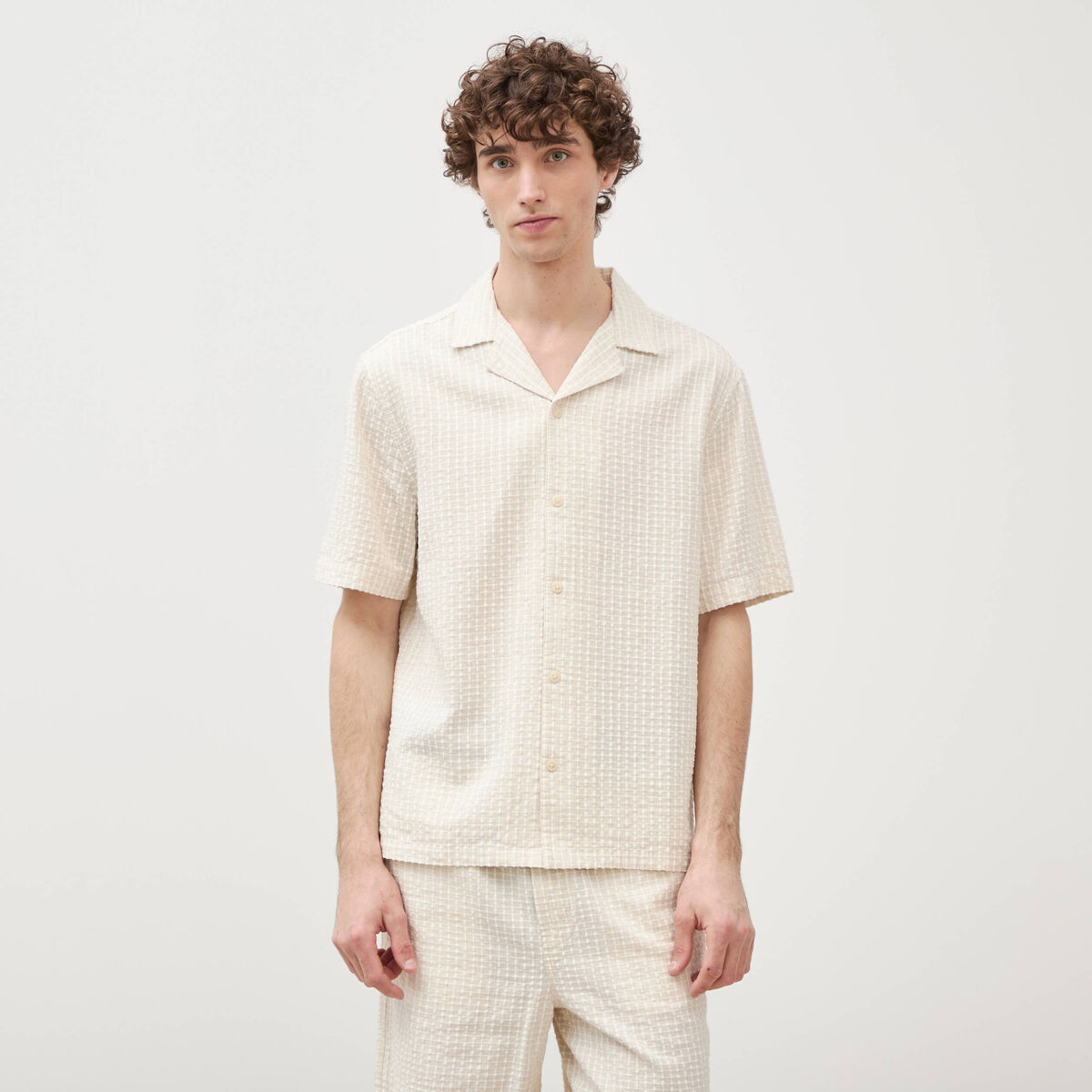 Chemise manches courtes col tailleur beige homme