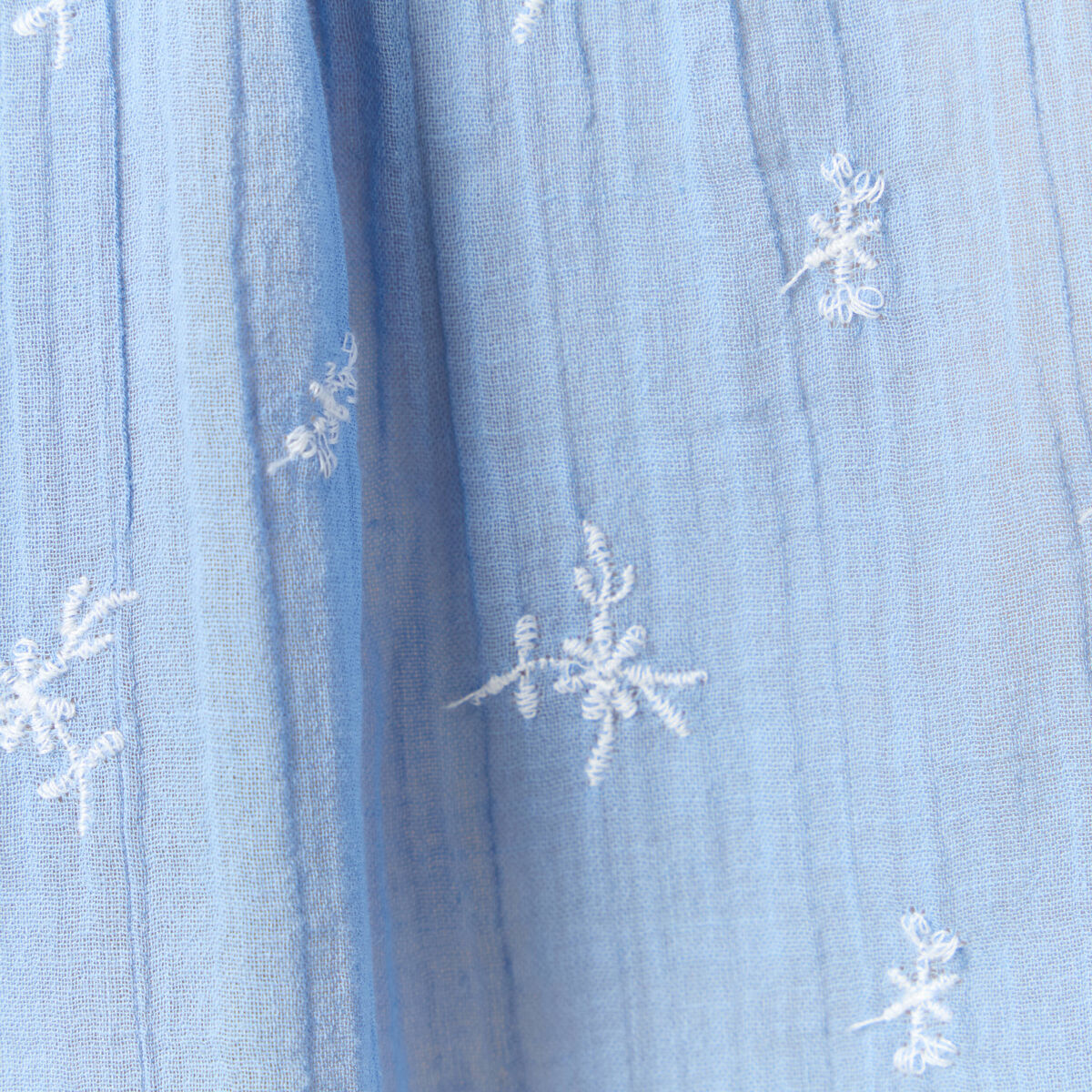 Blouse manches longues brodée bleu ciel femme