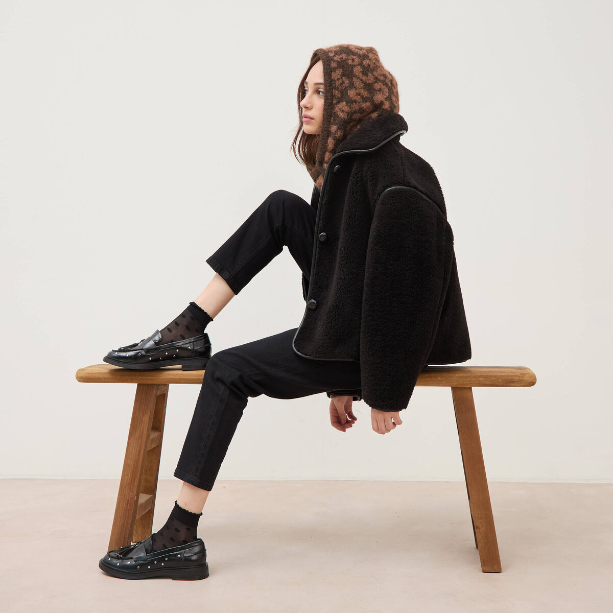 Manteau court oversize sherpa noir femme