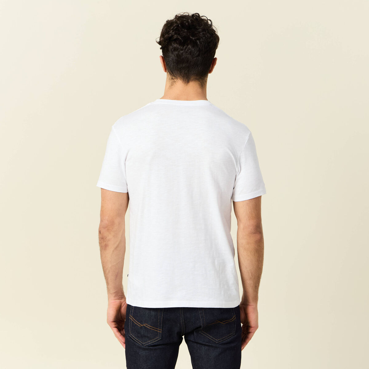T-shirt ajust&eacute; col rond manches courtes blanc homme