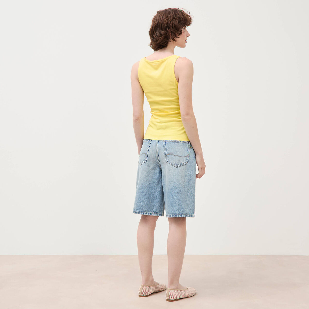 D&eacute;bardeur cintr&eacute; d&eacute;collet&eacute; sans manches jaune femme