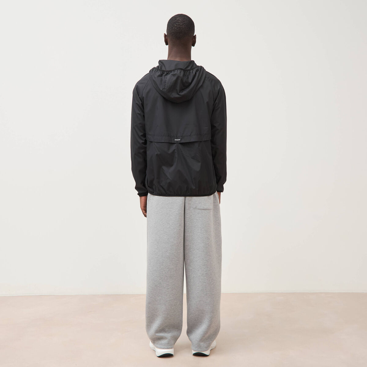 Blouson droit &agrave; capuche manches longues noir homme