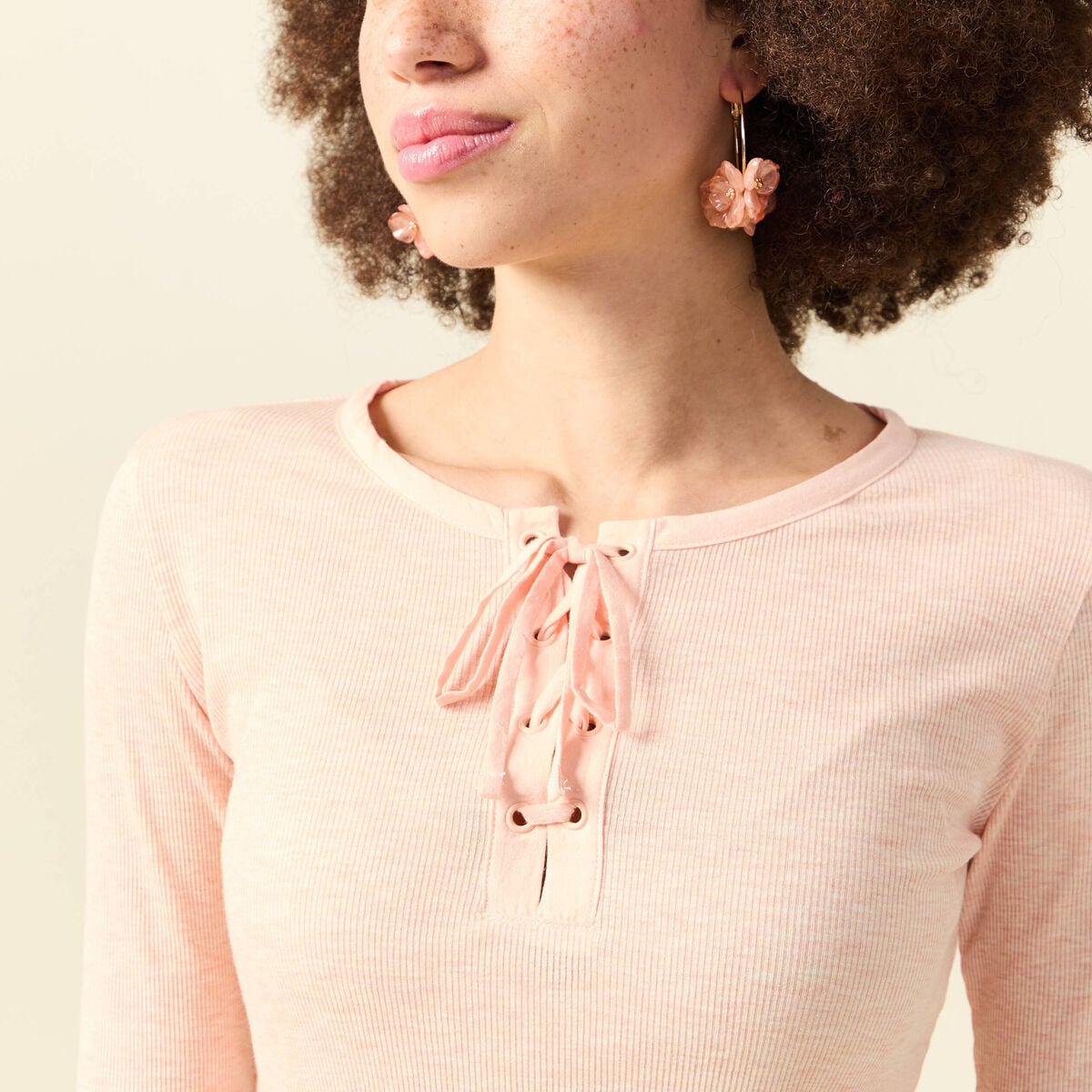 T-shirt cintr&eacute; manches longues col rond rose champagne femme