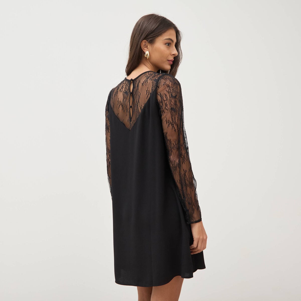 Robe courte &eacute;vas&eacute;e manches longues noir femme