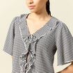 T-shirt col V &agrave; volants manches courtes ecru femme