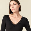 T-shirt cintr&eacute; col v dentelle noir femme